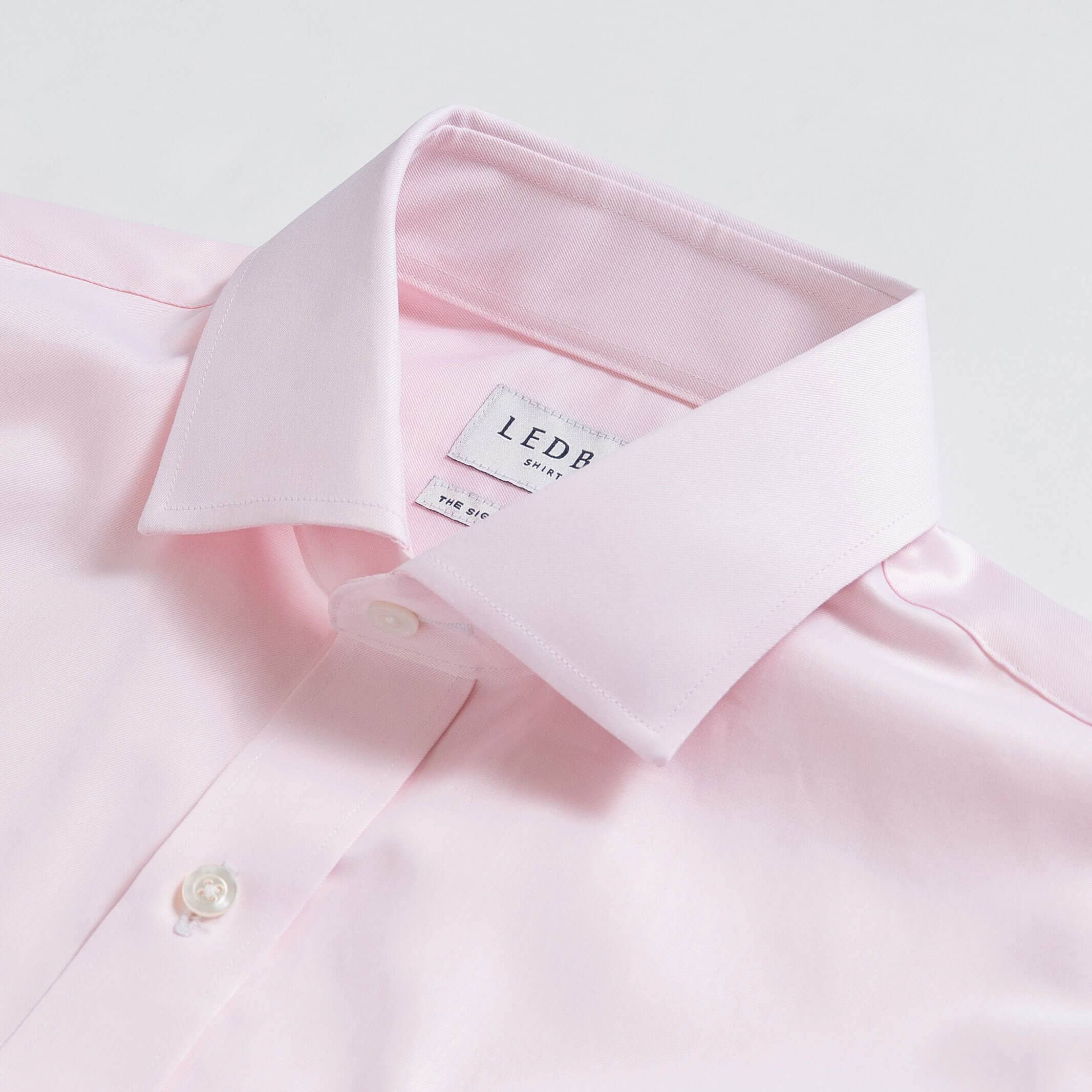 Pink dress shirt collar detail - mid-spread collar Signature fine twill