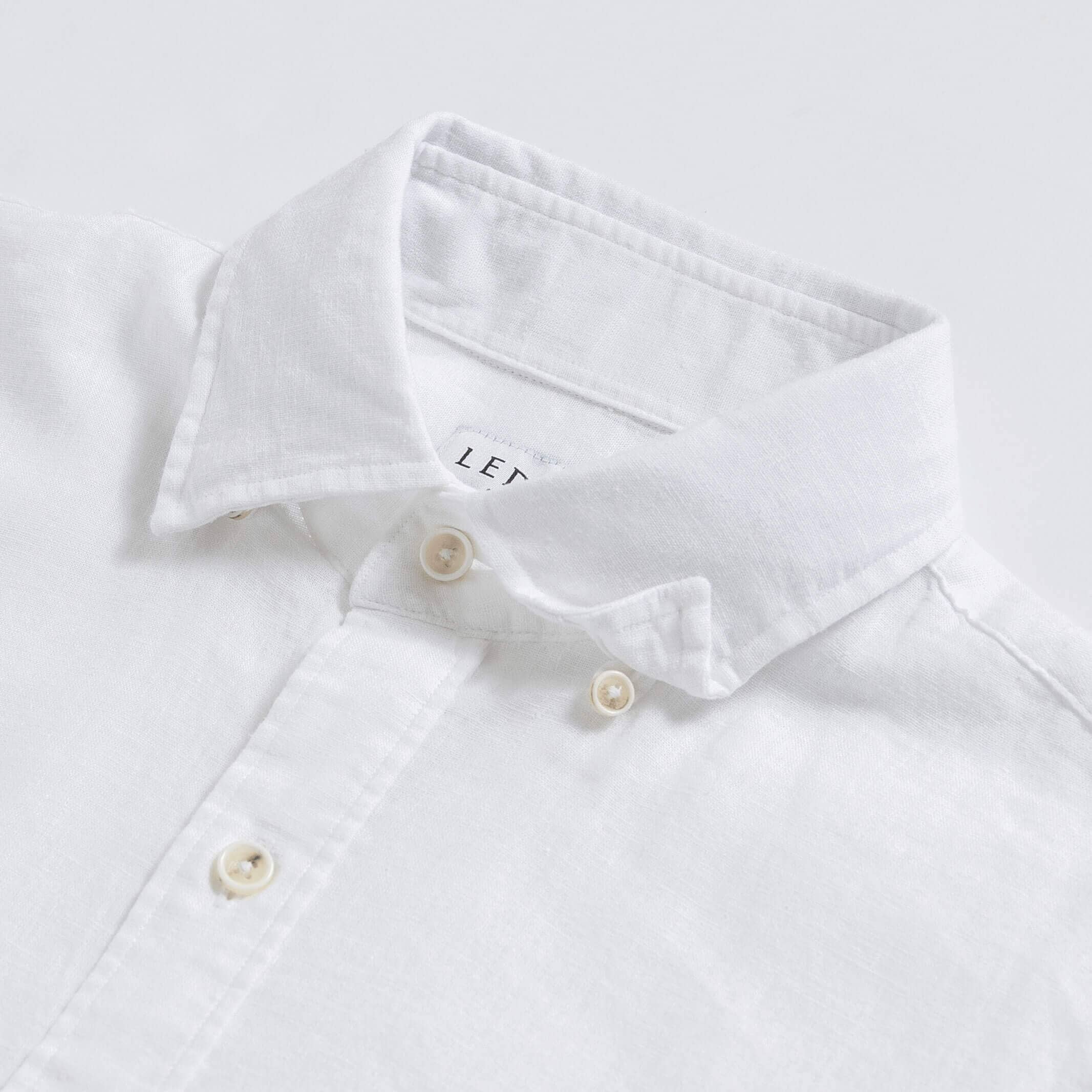 Hidden button-down collar close-up - Ledbury Barlotta linen viscose shirt