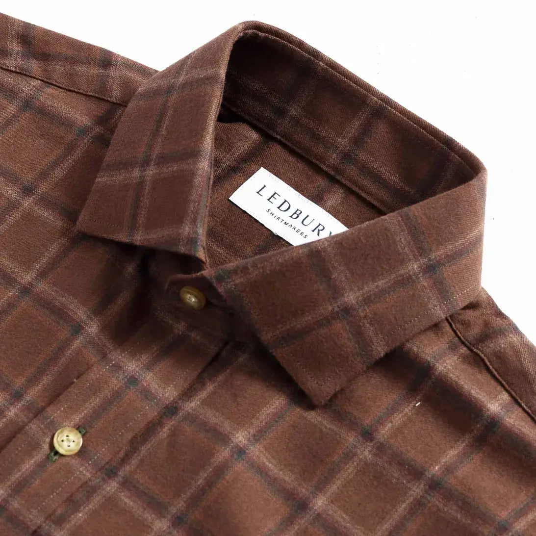 Woodly plaid shirt semi spread collar detail - reinforced buttons close-up