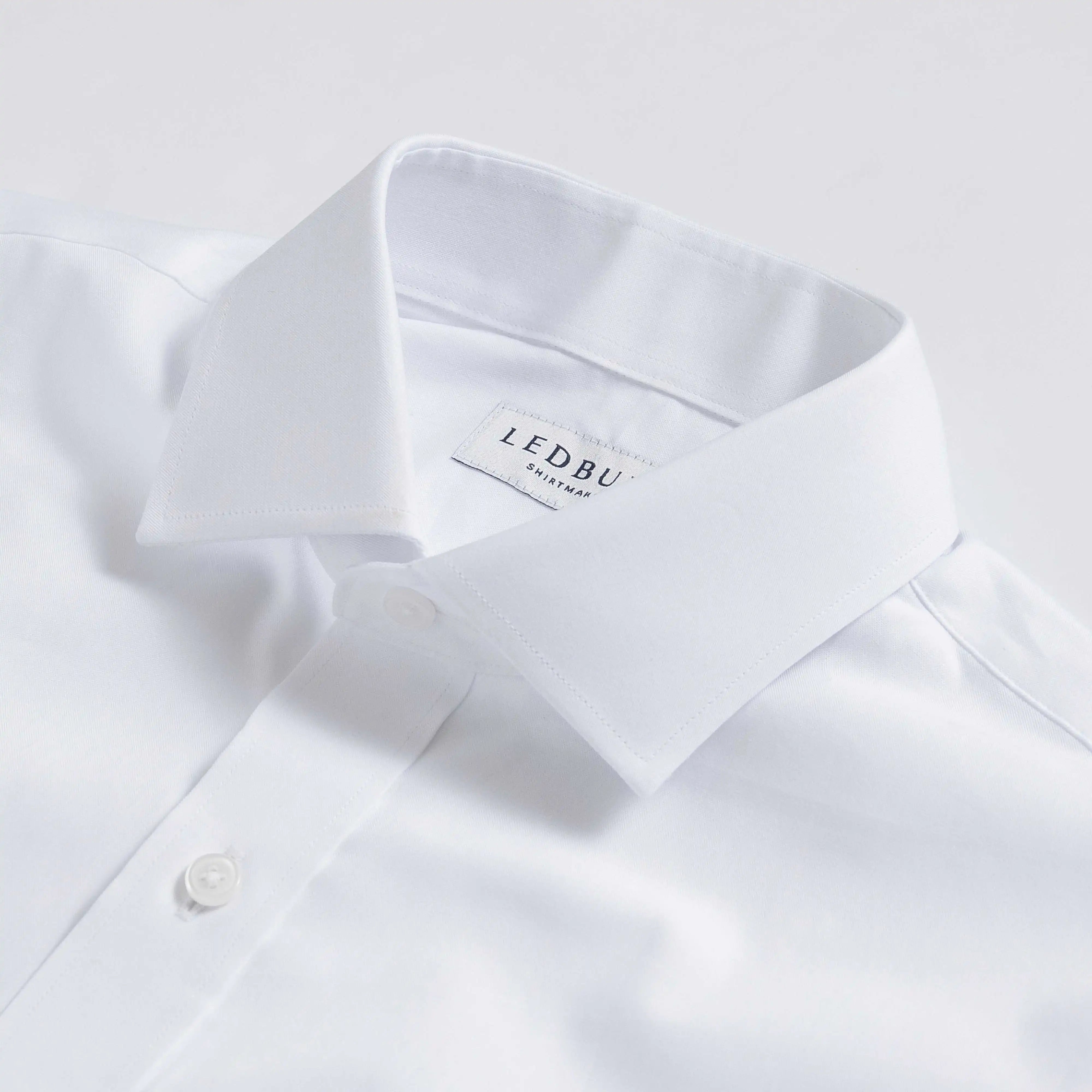 White Duval Pinpoint Oxford shirt collar detail - semi spread quint collar close-up