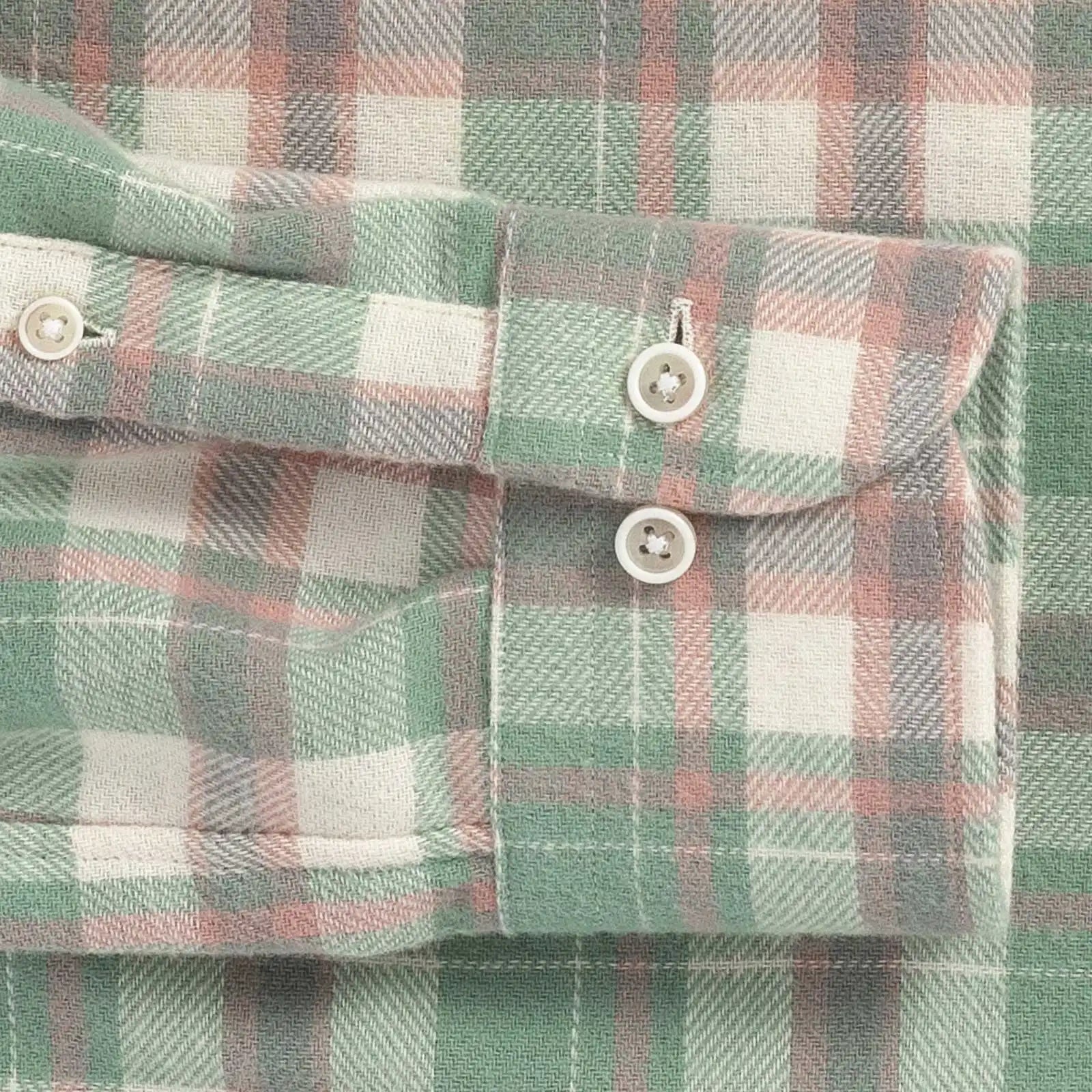Norland Flannel shirt double-button barrel cuff detail - white rim reinforced buttons